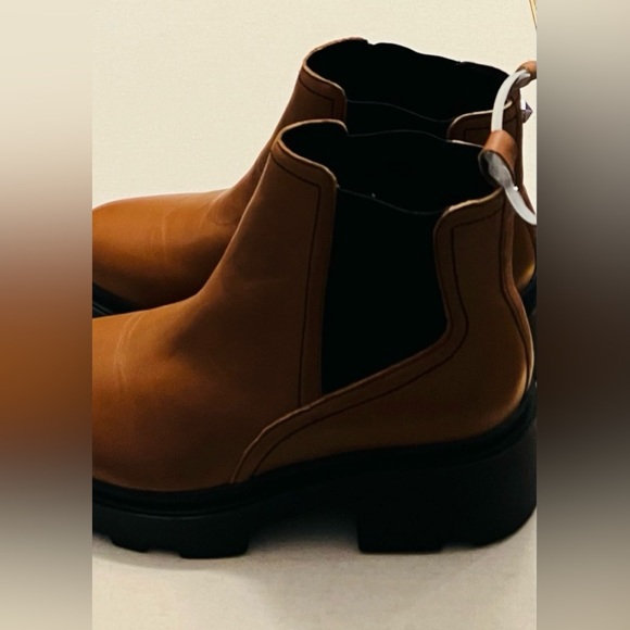 Marc Fisher Classic Tan/Carmel Leather Chelsea Boot - 9.5 - Picture 3 of 6